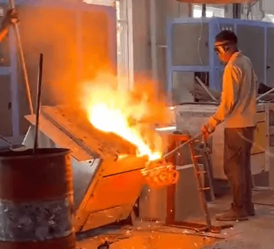 不锈钢铸造过程-沾浆挂砂